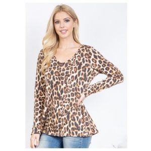 🔥$5🔥V-NECK LEOPARD PRINT TOP -LONG SLEEVES.  HIGH/LOW TOP.    STRETCHY.
